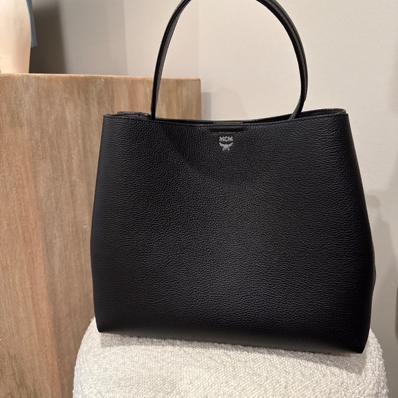 Handbag - Picture 2 of 5